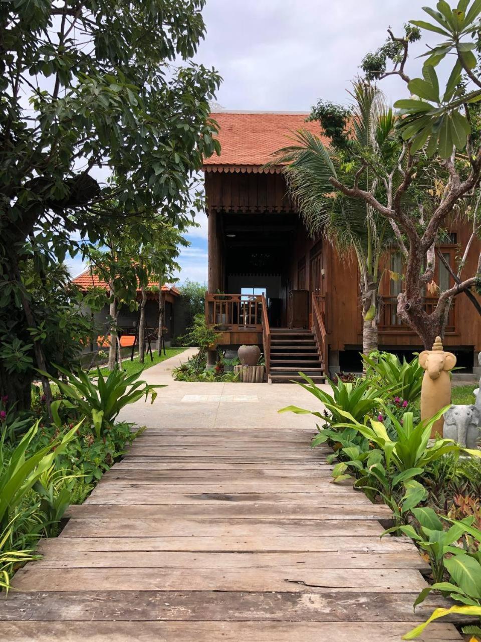 Isann Lodge Ciudad de Siem Riep Exterior foto